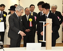 発明協会会長賞(高校生)（大嶋健太さん、平田忠士さん）