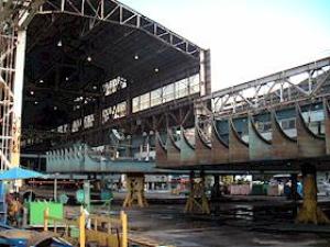 適当な大きさに区分したブロックを工場で製作